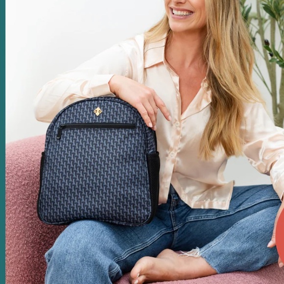 IDAHO JONES Mini Black Backpack- hands free pump storage - Picture 7 of 8